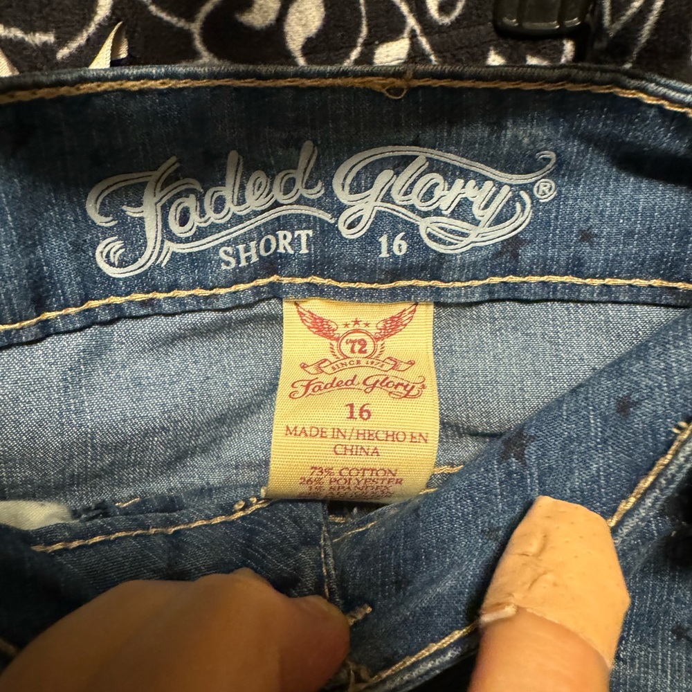Shorts. Faded Glory Size 16. EUC - Picture 4 of 4
